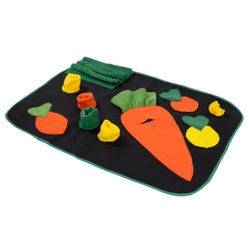 Schnüffelteppich & Spielmatte „Karottenfeld” für Kleintiere – 73×53 cm